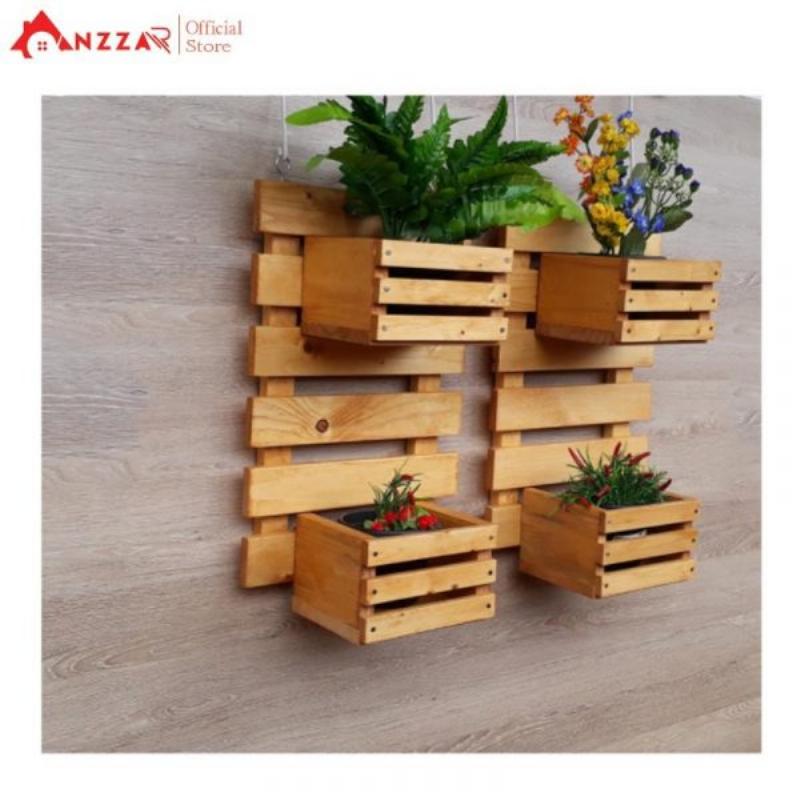 Kệ gỗ ban công có hộp pallet trồng cây cảnh trang trí